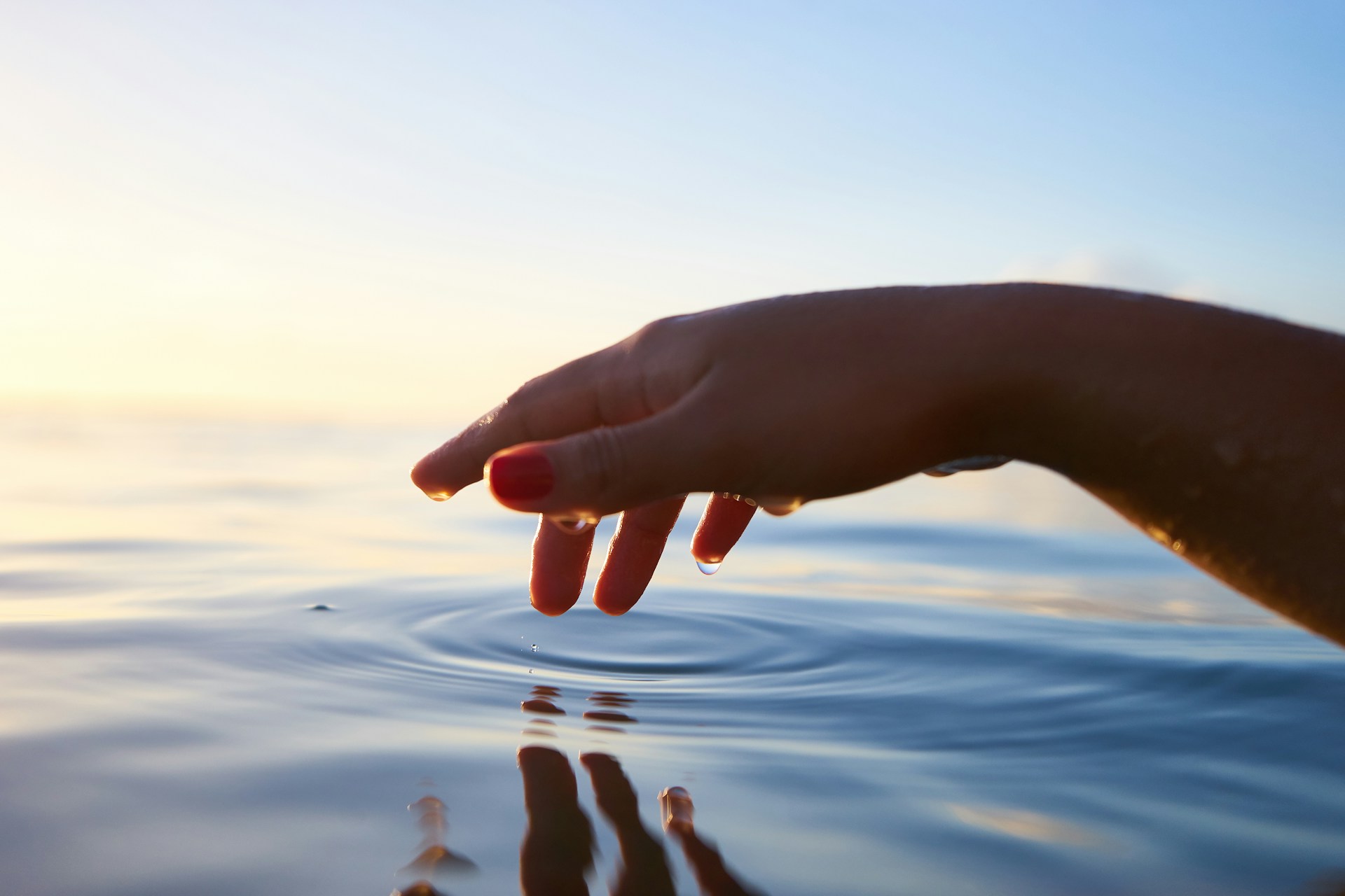 Bewusst erleben: Erweitere Deinen Horizont durch Tantra-Seminare in Berlin.